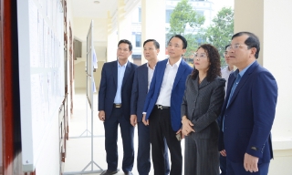 Phó Bí thư Thường trực Tỉnh ủy Nguyễn Thị Hương kiểm tra tình hình thực hiện nhiệm vụ đầu năm 2026 tại phường Nam Sơn